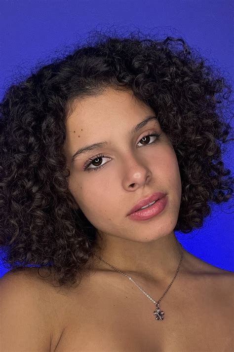 Gabriella Saraivah .